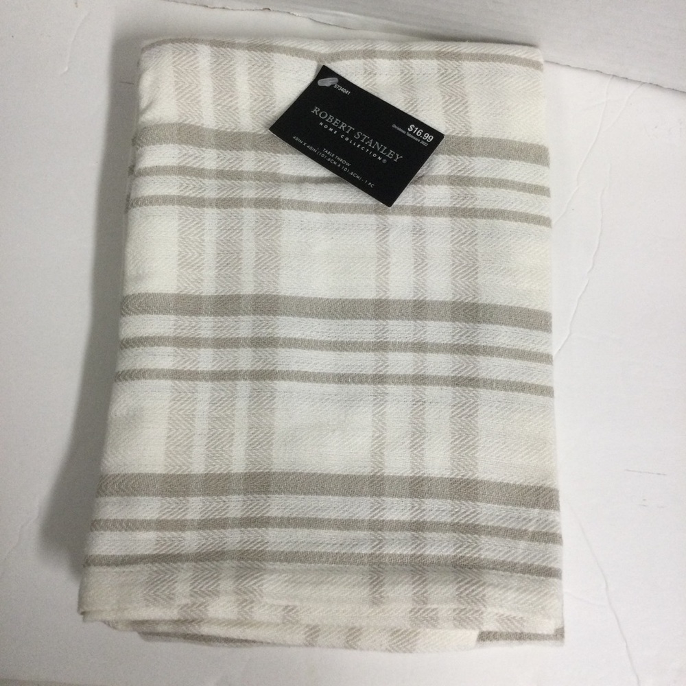 Robert Stanley Home Collection Table Throw 40inx40in Cream Tan New